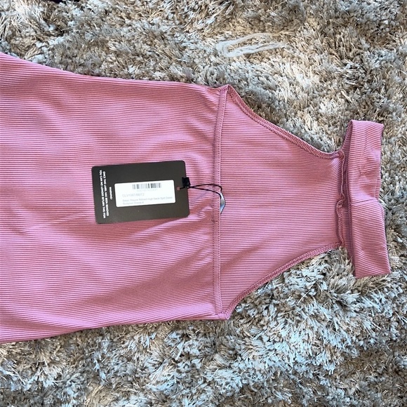 PrettyLittleThing Halterneck Bodycon Dress - Picture 2 of 3